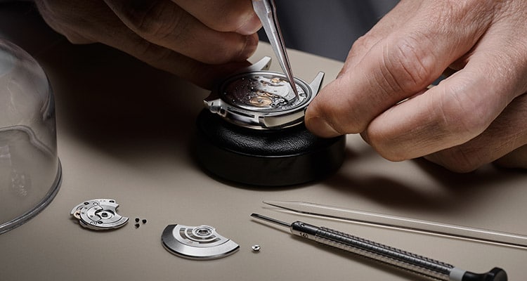 Servicing your rolex - Pendulum | Rolex Official Retailer