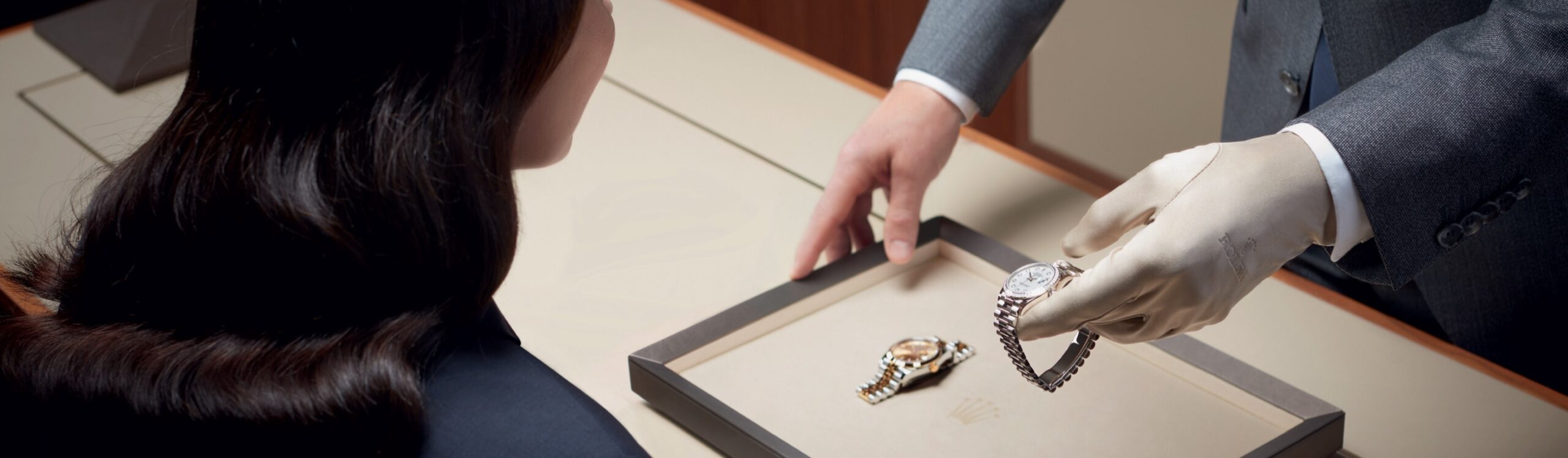 Send a message | Rolex Official Retailer - Pendulum