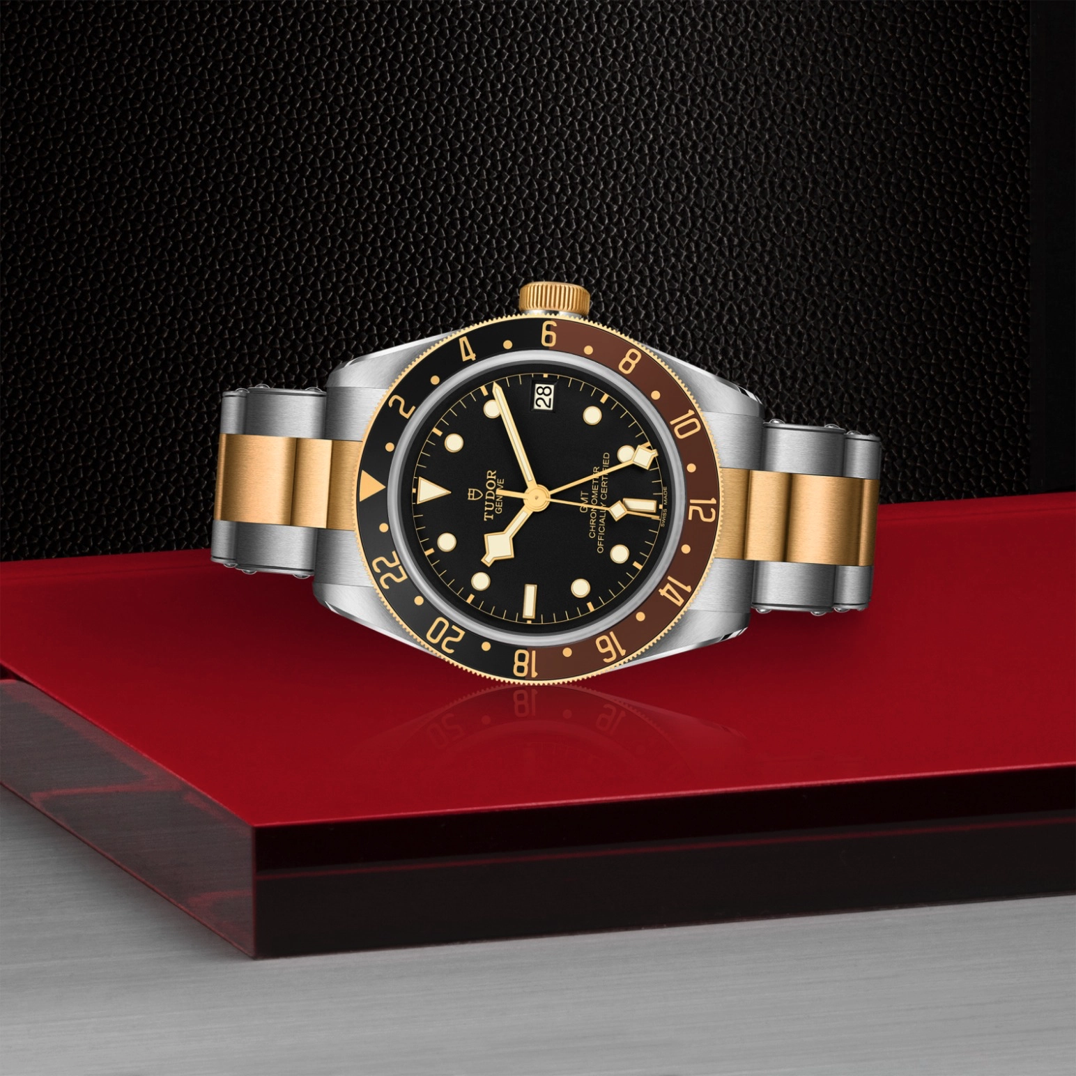 Black Bay GMT | 79833MN | Steel and Gold | M79833MN-0001 | Tudor Official Retailer - Pendulum
